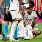 Militao deja el campo entre lágrimas por una posible lesión grave de rodilla