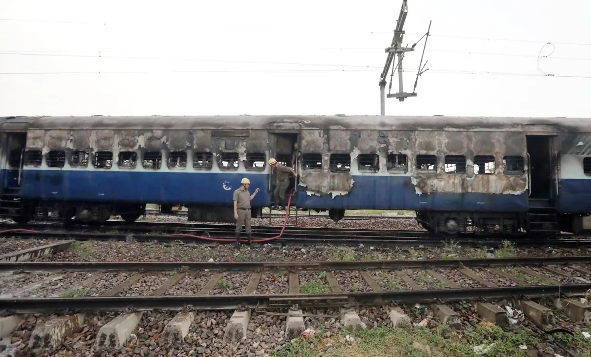 Mueren nueve personas por un incendio en un vagón de tren en el sur de la India