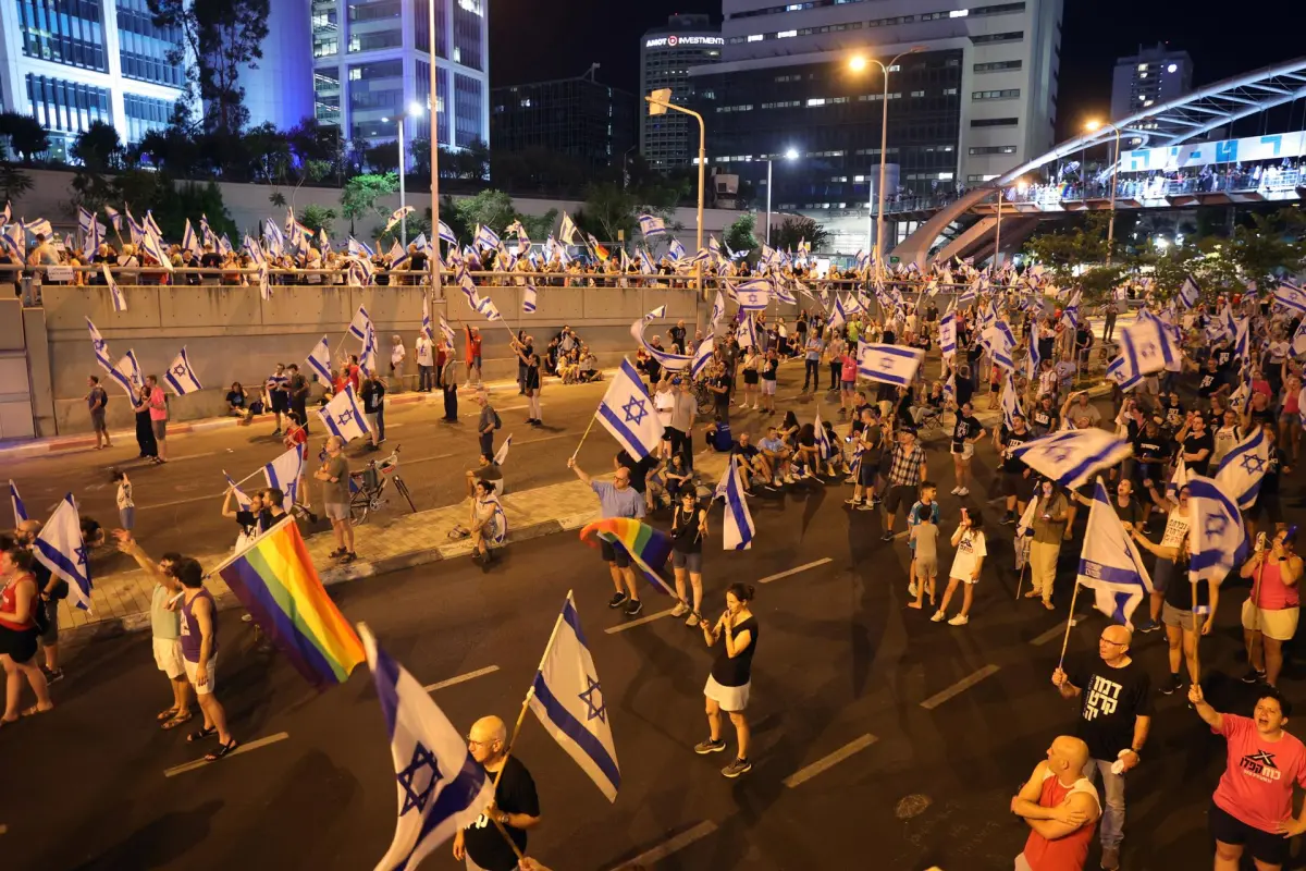 Multitudinarias protestas en Israel contra la reforma judicial pese a ataque en Tel Aviv