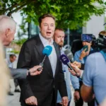 Musk dice que financiará la factura legal de empleados penalizados por sus tuits