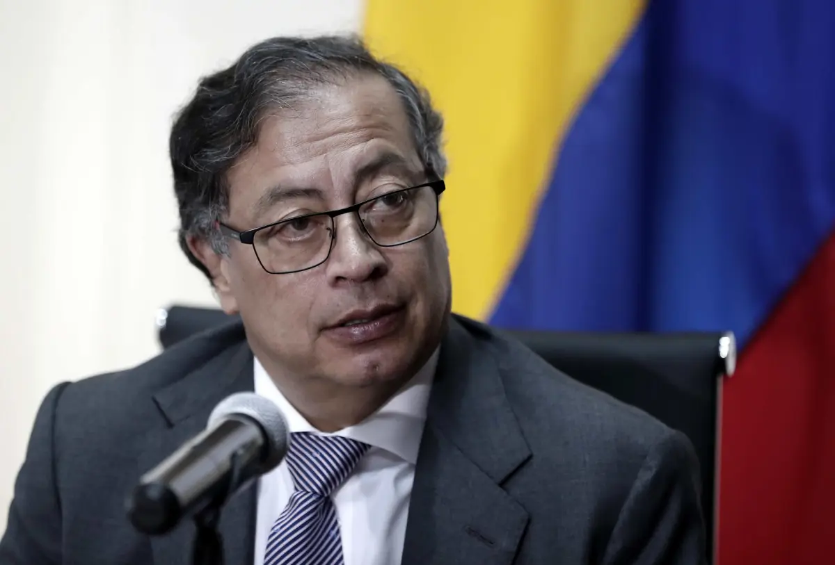 Petro dice que empresarios españoles financian a quienes sueñan con tumbar su Gobierno--- Fiscalía envía copias a órganos competentes para que indaguen sobre presuntos delitos en campaña de Petro