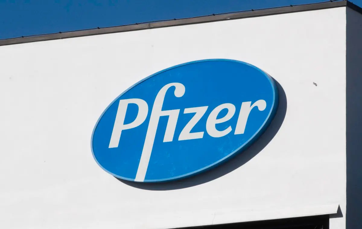 Pfizer gana 7.870 millones en 6 meses, un 56 % menos respecto al año pasado