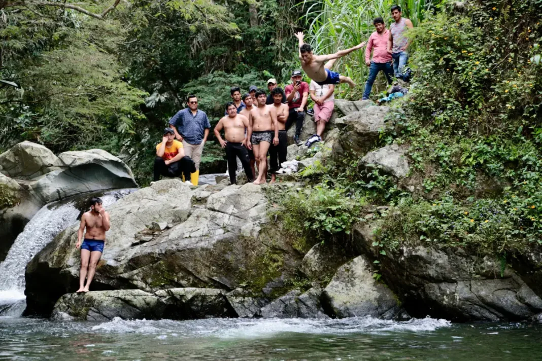 Pobreza, tala y polución, los motivos del No a vetar minería en el Chocó Andino de Quito