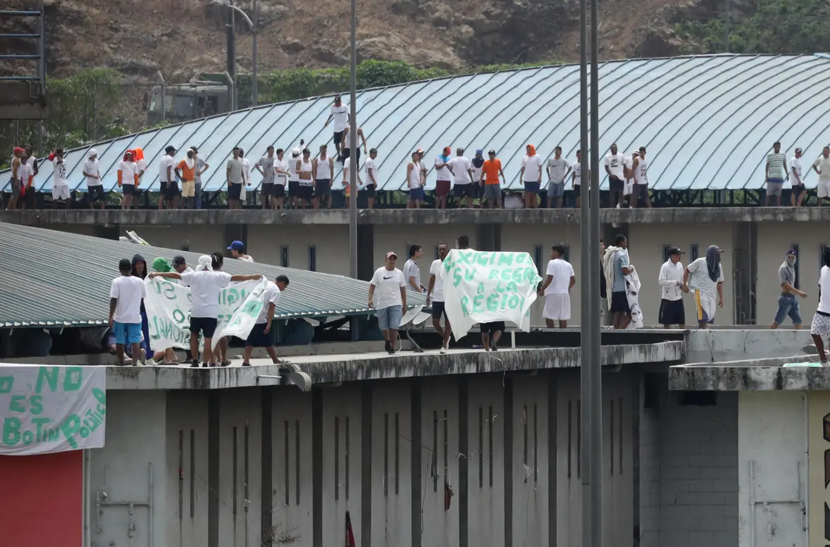 Presos protestan para pedir el retorno de un líder criminal trasladado de cárcel en Ecuador
