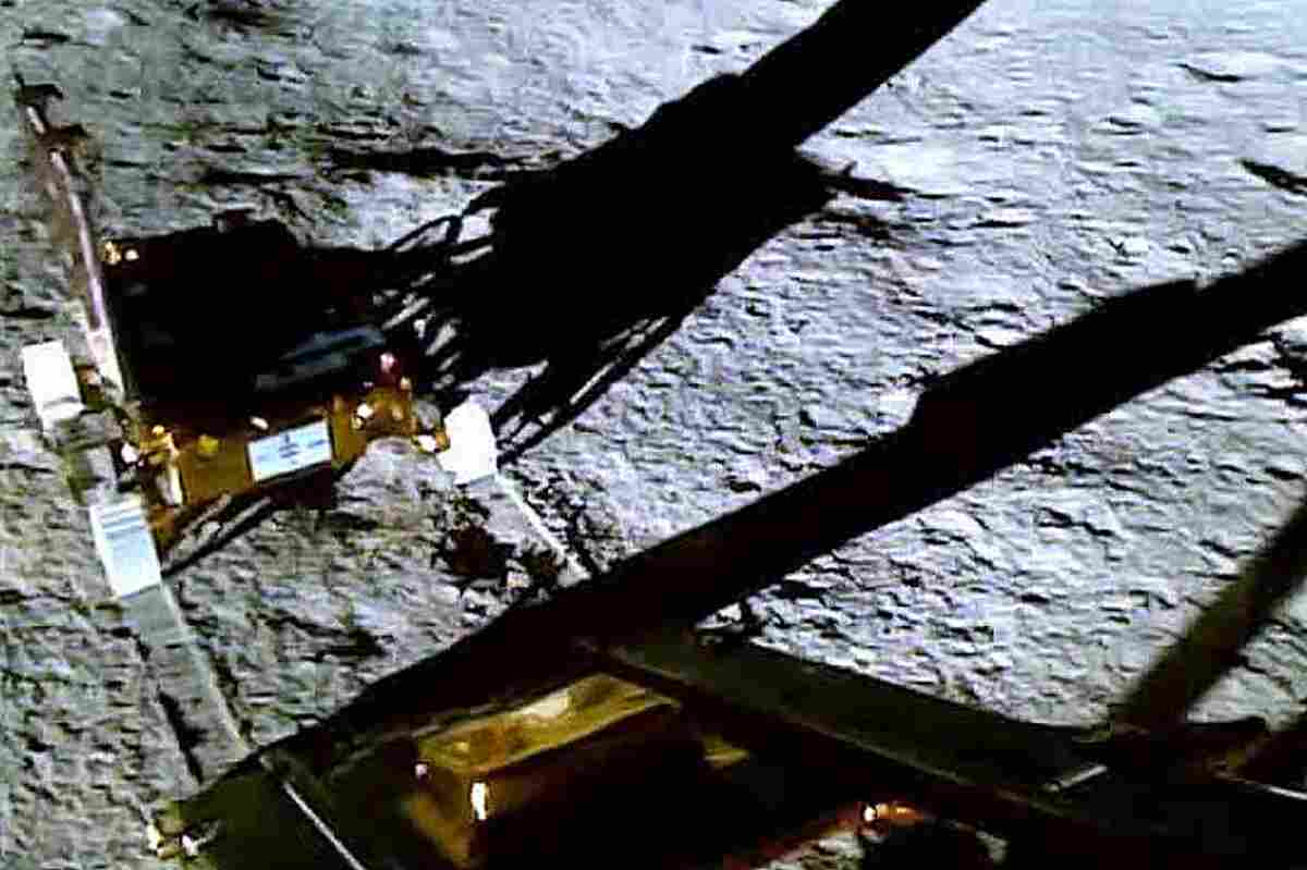 Rover Pragyan de Chandrayaan-3 Deja Huellas en la Superficie Lunar en su Primer Paso