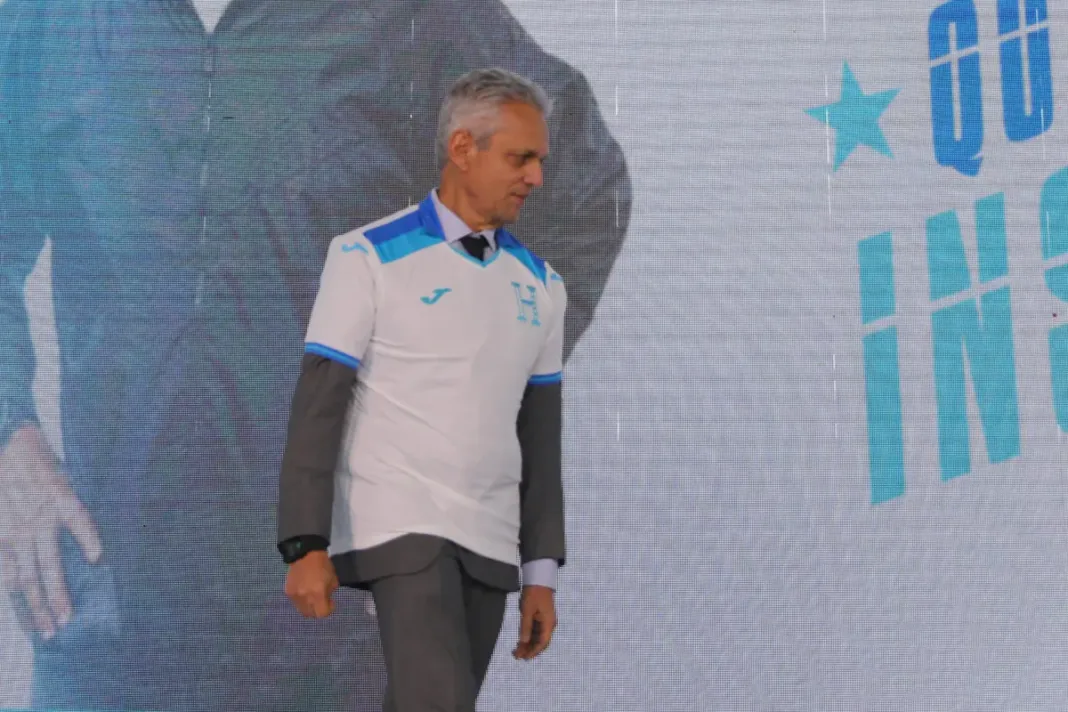Rueda convoca a 24 jugadores de Honduras a microciclo para amistoso contra Guatemala