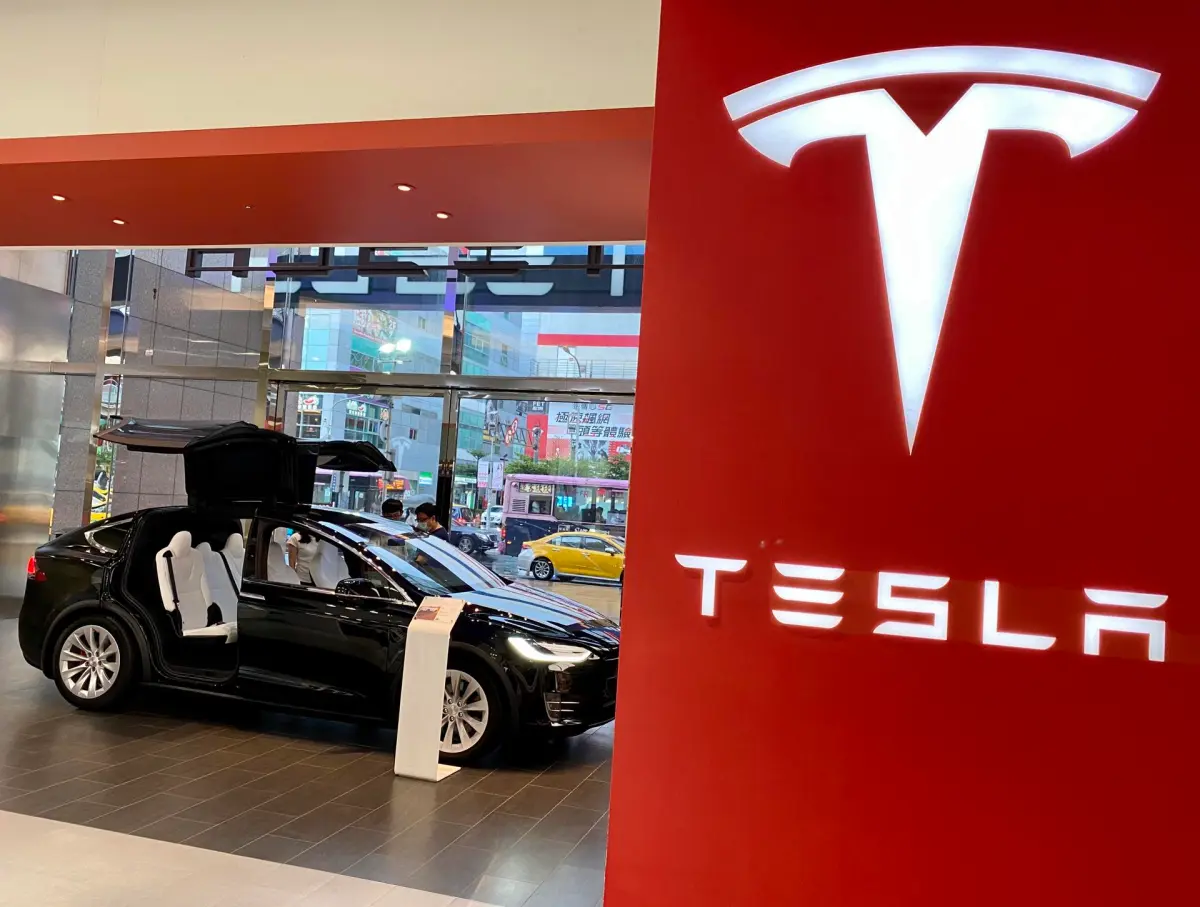 Tesla lanza nuevas versiones más baratas de Model X y Model S