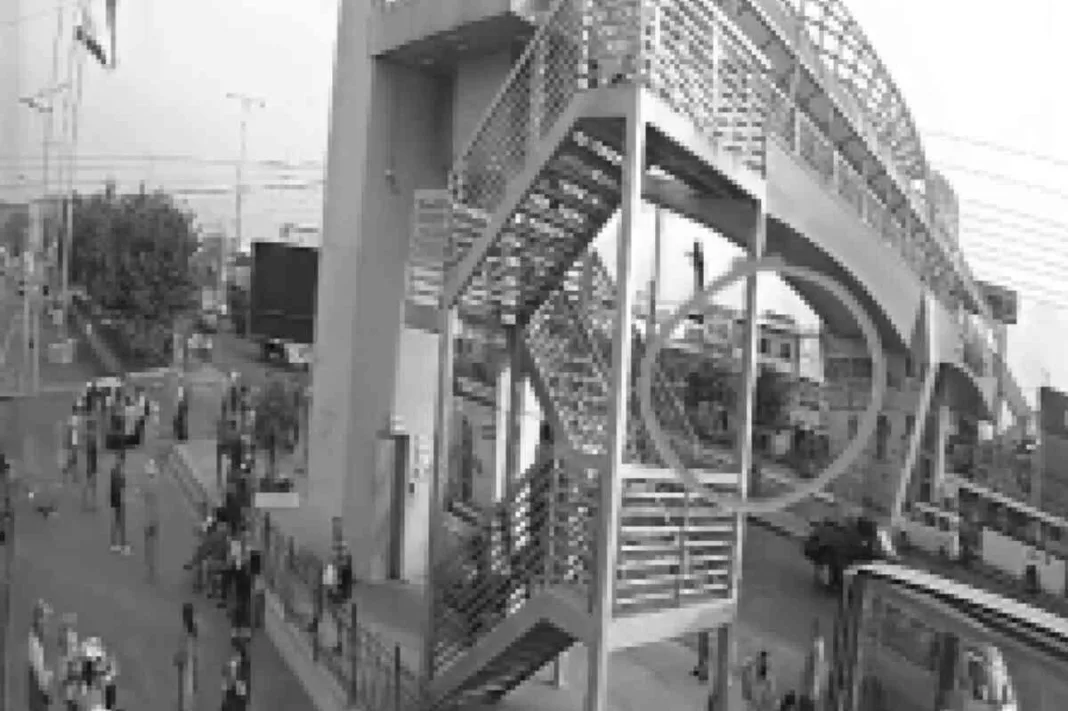 Tragedia en Daule: una mujer se suicida al arrojarse desde un puente peatonal