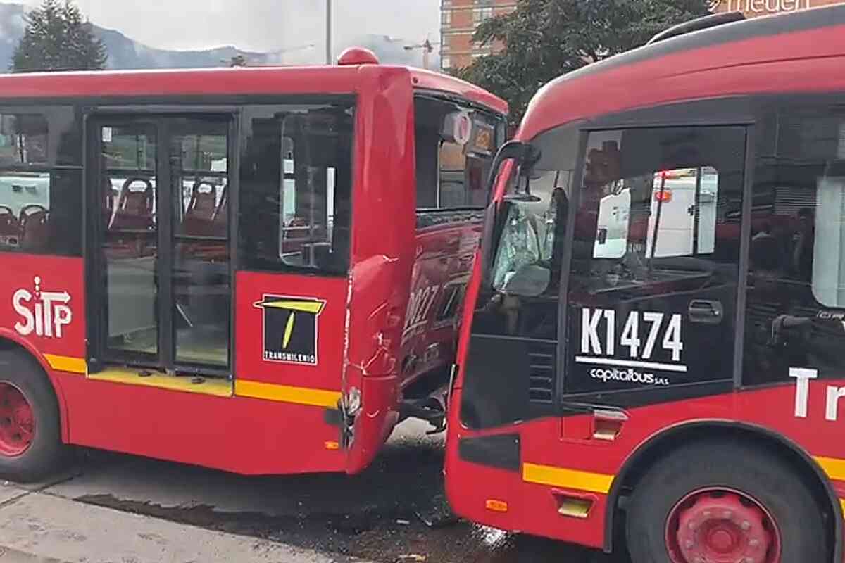 Accidente de Tránsito entre Buses de Transmilenio Paraliza la Carrera 30 en Bogotá