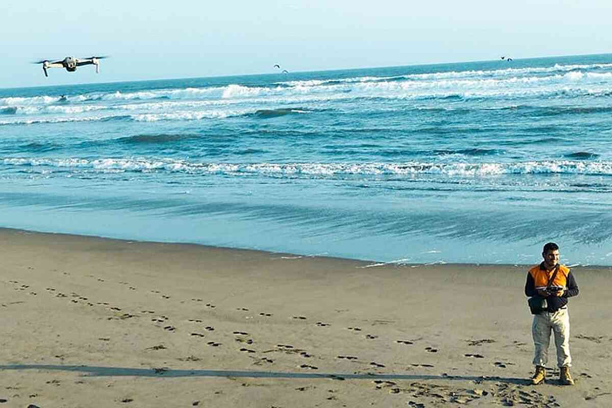 Trujillo: Hallan cuerpo de hombre en playa de Pacasmayo vinculado a accidente de avioneta -podría ser Santiago Aldaz García, de 30 años,