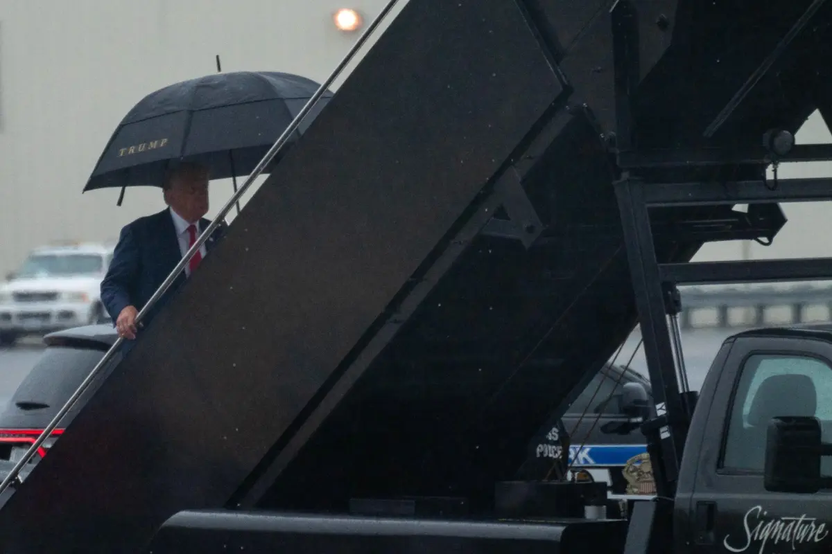 Trump se embarra en su regreso al pantano de DC