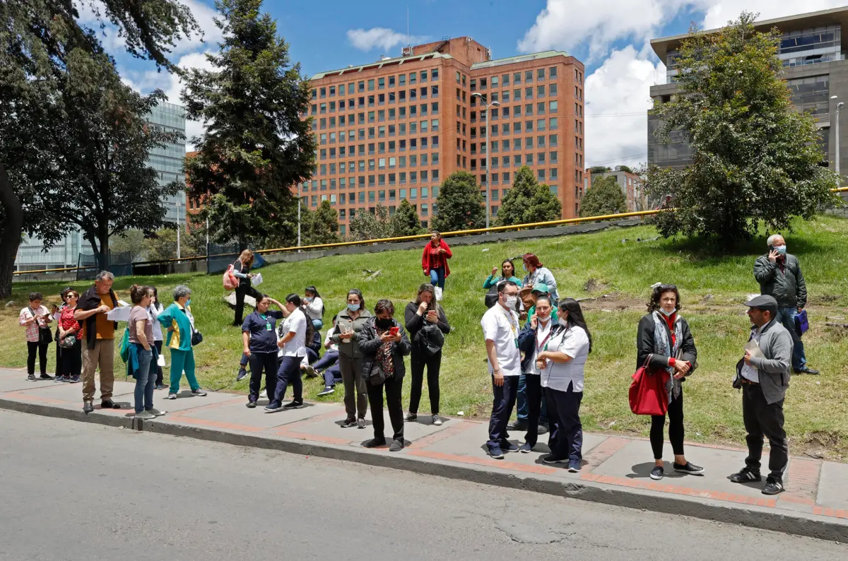 Un muerto y daños menores en edificaciones tras fuerte temblor de 6,1 en Colombia