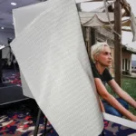 Una jueza de Nuevo México se niega a desestimar el caso contra la armera del filme Rust
