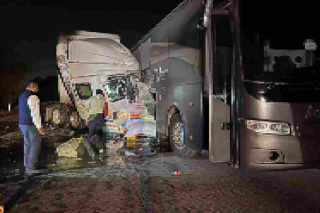 Dos integrantes del grupo Los Telez pierden la vida al chocar con un tráiler en la Puebla-Orizaba