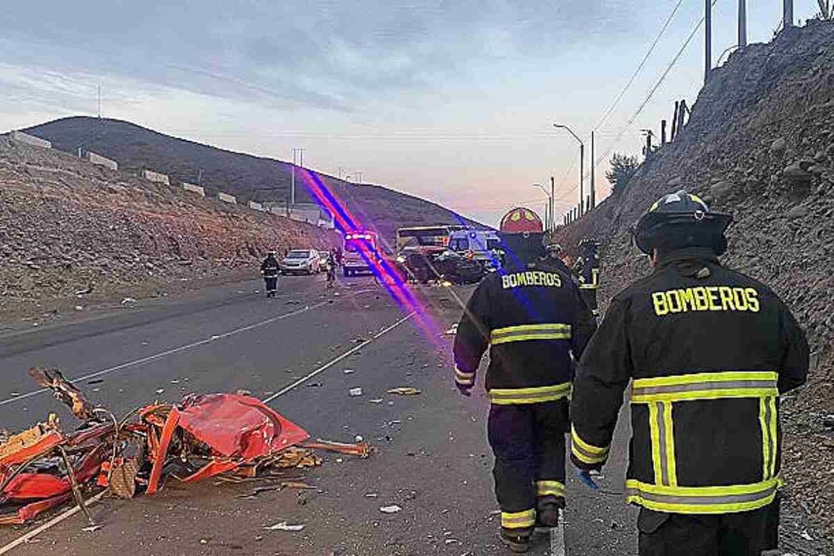 Choque fatal en Huasco: 3 muertos y dos niños heridos tras colisionar con muro de regadío