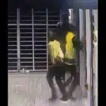 Video muestra cómo policías corren de un hombre que entra al MIO sin pagar en Cali- el colado estaba supuestamente armado