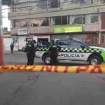 Dos sicarios ingresan a un asadero de pollos y disparan contra una mujer en Fontibón