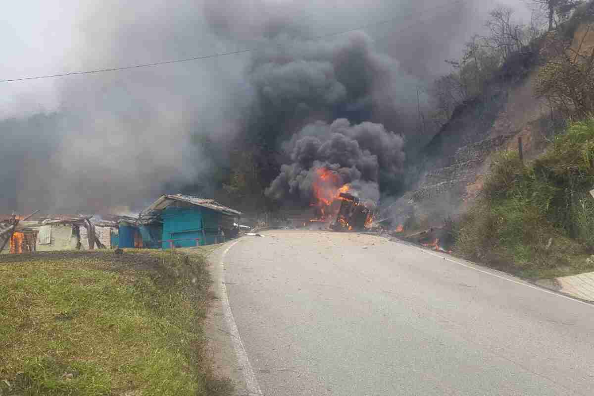 Accidente con explosión en Antioquia: camión de EPM se volcó y explotó en la vía Guatapé-San Rafael