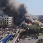 Un voraz incendio destruye varias tiendas en Brooklyn y deja 10 bomberos heridos