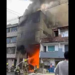 Incendio en Barrio Caribe: Bodega con combustibles y químicos ardió en Medellín