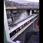 Usuarios del metro de Medellín se quedan sin transporte por un tren detenido en Industriales