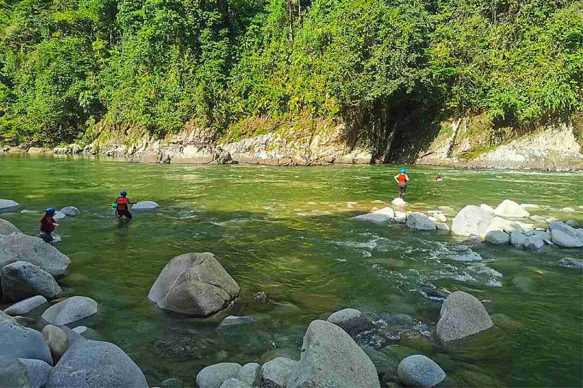 Un cuerpo desmembrado fue encontrado en búsqueda de turista desaparecido en el río Samaná - Encuentran muerto a turista bogotano arrastrado por el río Samaná hace 3 días