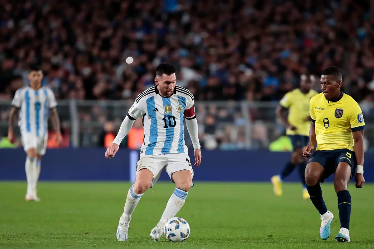 1-0. Messi; gol de tiro libre, récord en eliminatorias y triunfo en el debut ante Ecuador-Messi pidió el cambio por cansancio y preocupa a Argentina y al Inter Miami