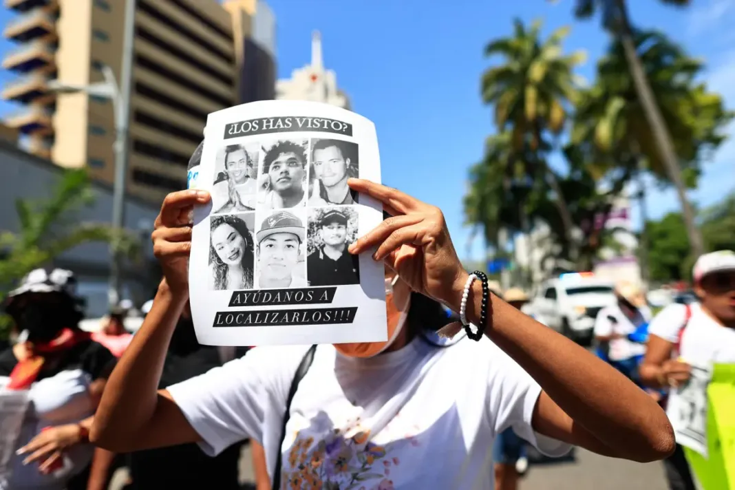 Activistas y familiares protestan por la desaparición de 7 personas en Acapulco