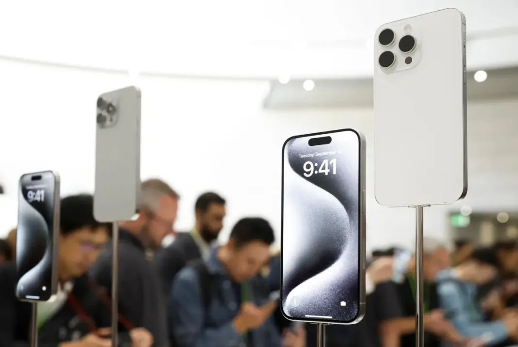 Apple lanza su primer iPhone con un puerto USB-C