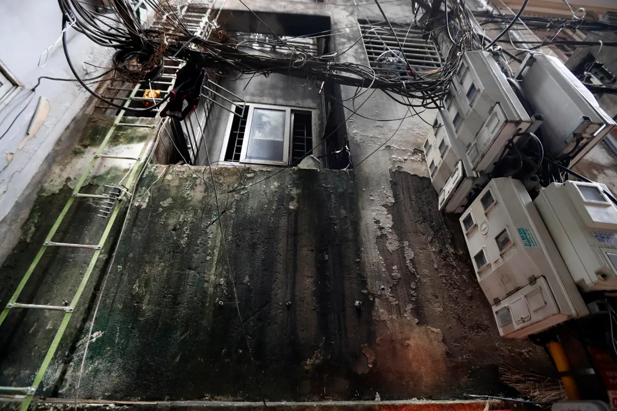 Ascienden a 56 los muertos por el incendio en un edificio de apartamentos en Vietnam