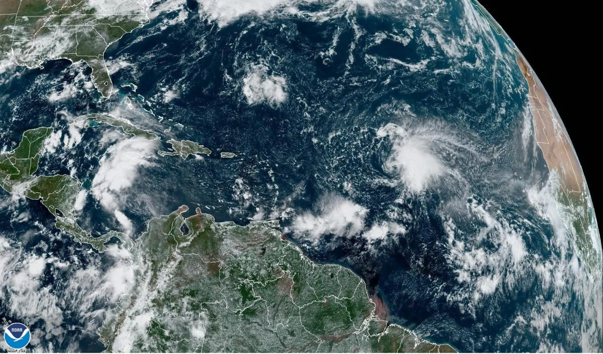 Avanza la tormenta Philippe sin amenazas en tierra ni pronto aumento de potencia