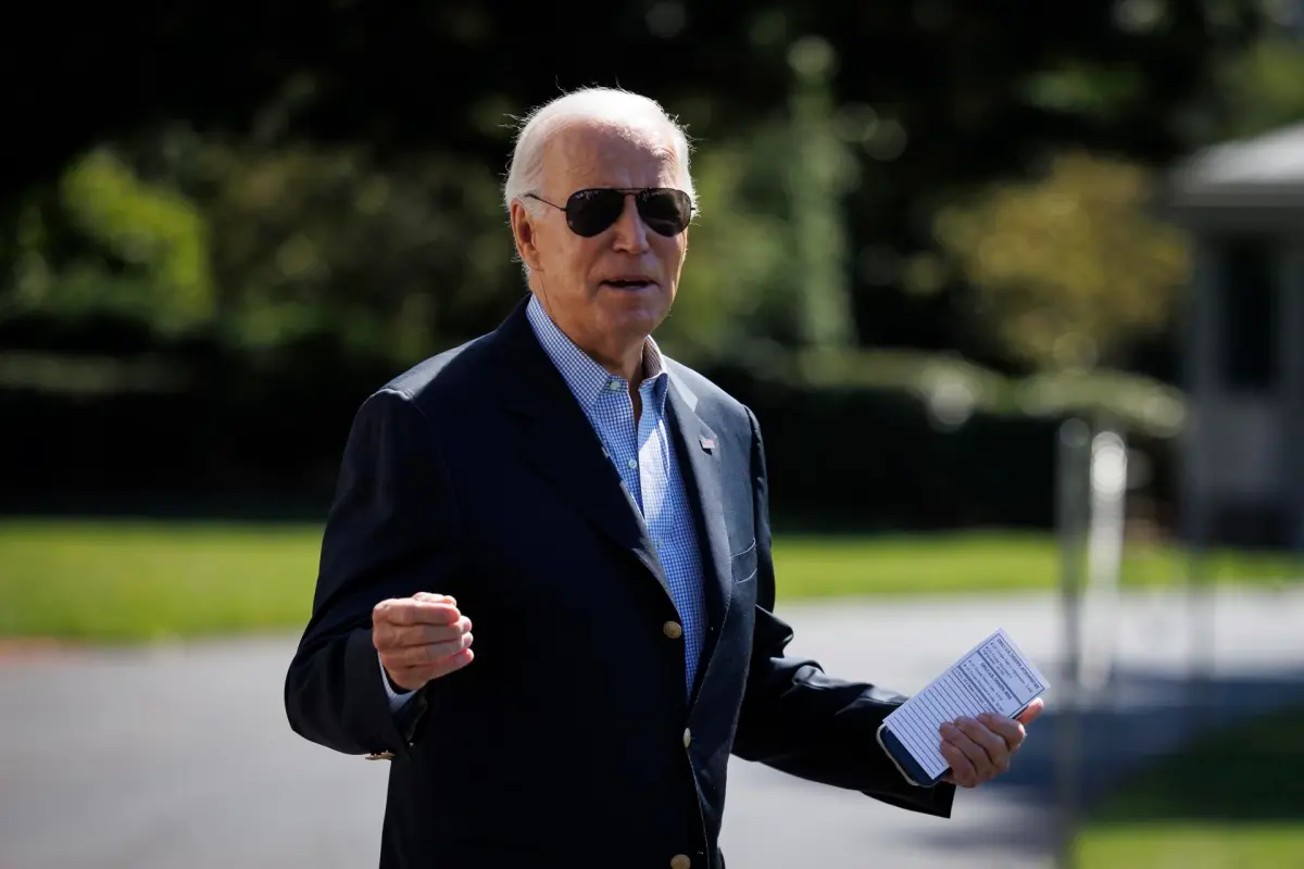 Biden recorre zona devastada por huracán Idalia y promete ayuda hasta acabar el trabajo