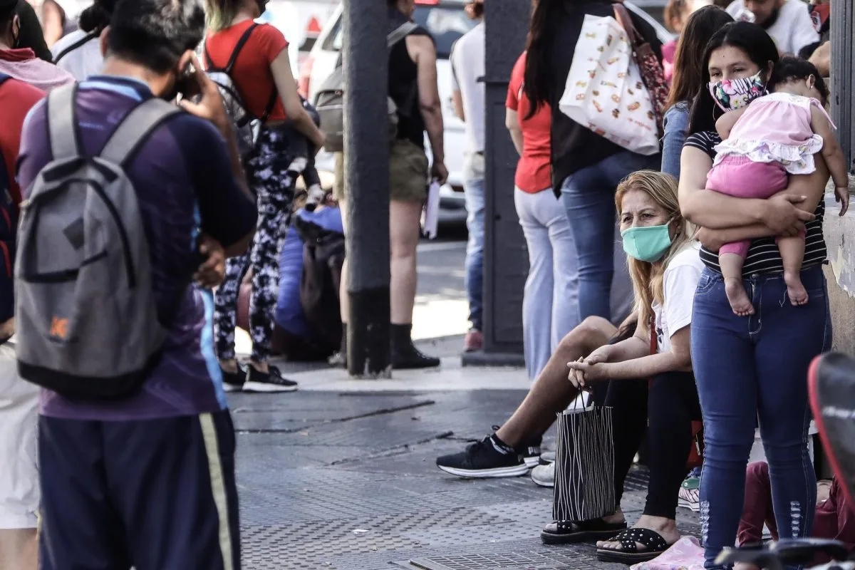 El desempleo en Argentina baja pero sin creación de trabajo genuino