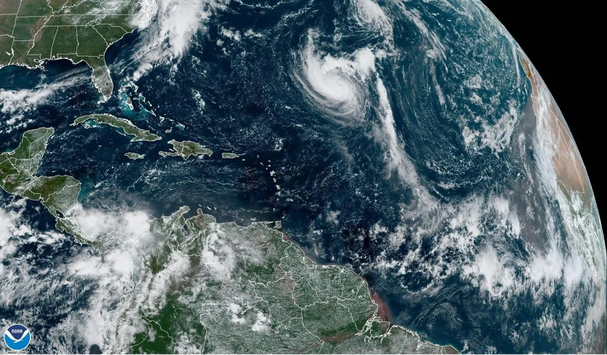 El huracán Nigel sube a categoría 2 al este de Bermudas, pero no amenaza zonas pobladas