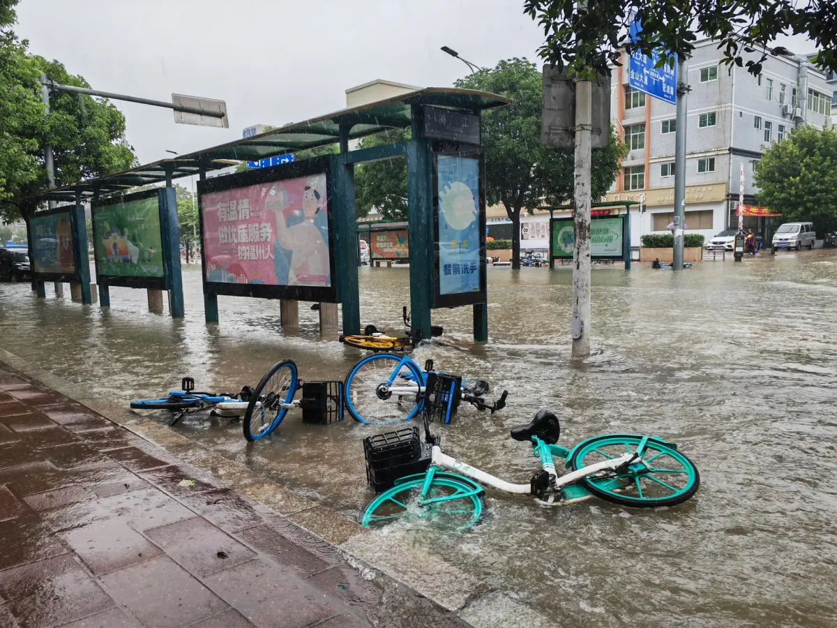 El tifón Haikui deja 294.000 evacuados y graves daños en provincia suroriental china
