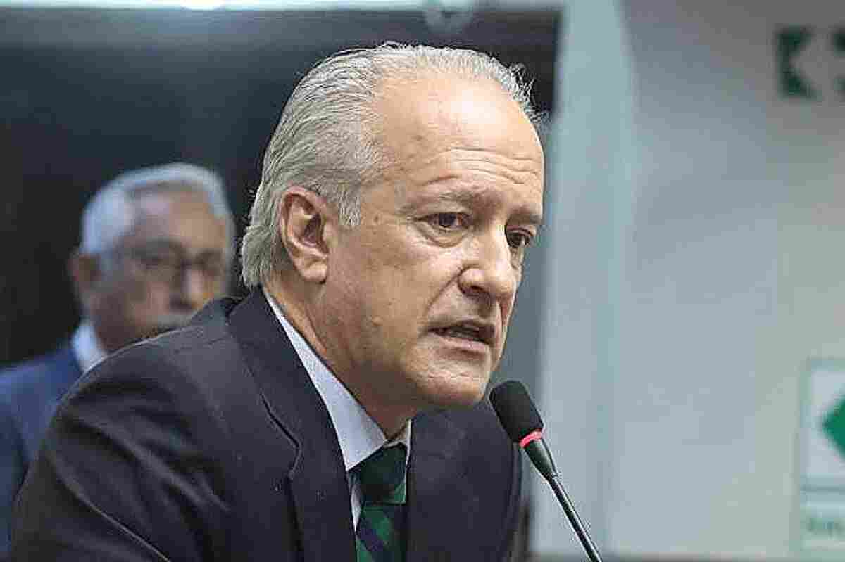 Muere de un posible infarto el congresista Hernando Guerra García en Mollendo