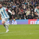 Messi explica por qué pidió el cambio en el partido entre Argentina y Ecuador.