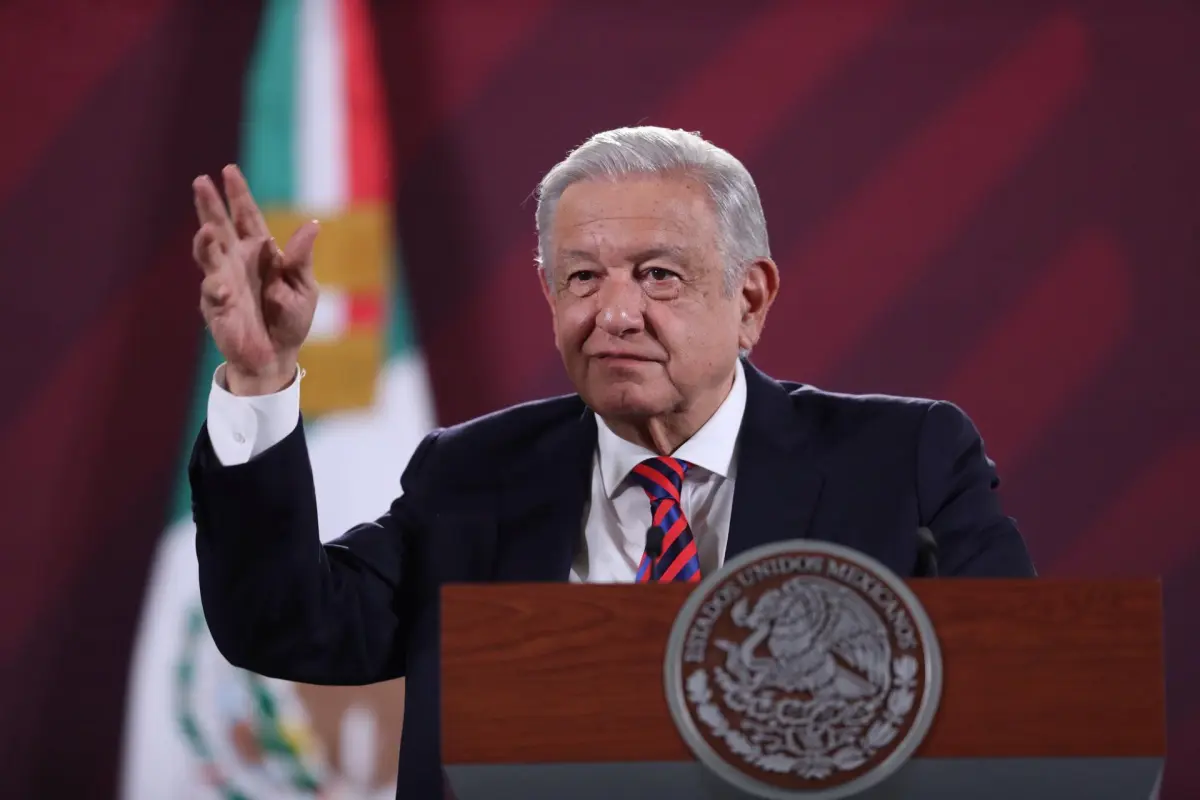 López Obrador promete que México dejará de importar gasolinas en 2024