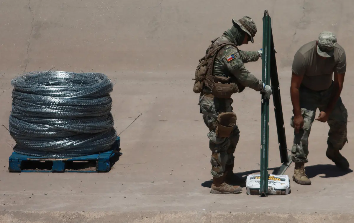 Manifestantes exigen en la frontera de Texas el fin de medidas antiinmigrantes de Abbott