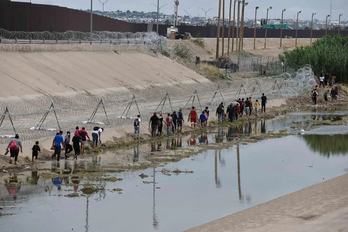 Migrantes varados en norte de México arriesgan sus vidas por su deseo de llegar a EE.UU.