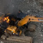 Militares de Ecuador destruyen maquinaria de la minería ilegal en la Amazonía