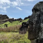 Tras un año del feroz incendio, los moáis de Isla de Pascua claman ser restaurados