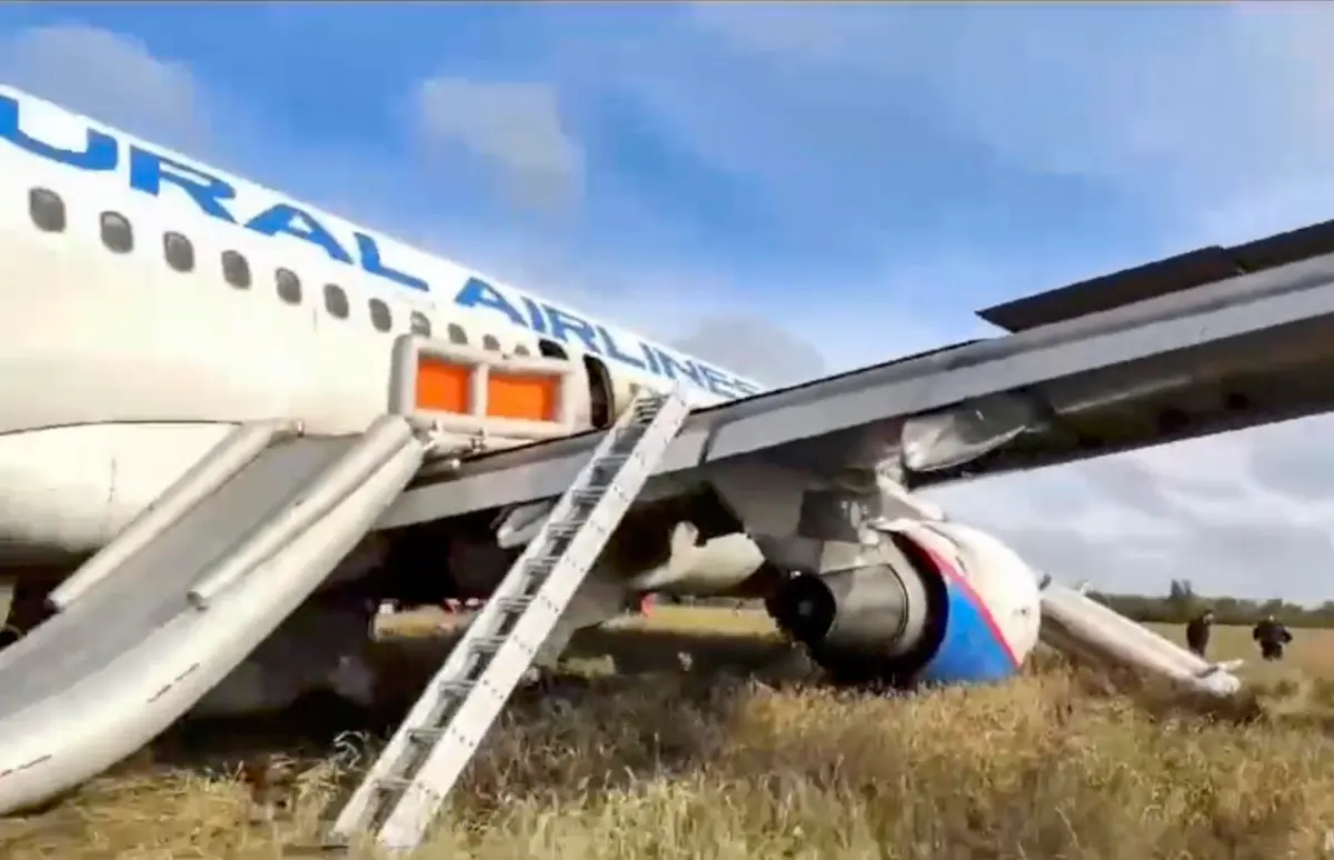Un Airbus con 167 personas aterriza de emergencia en un campo siberiano sin víctimas