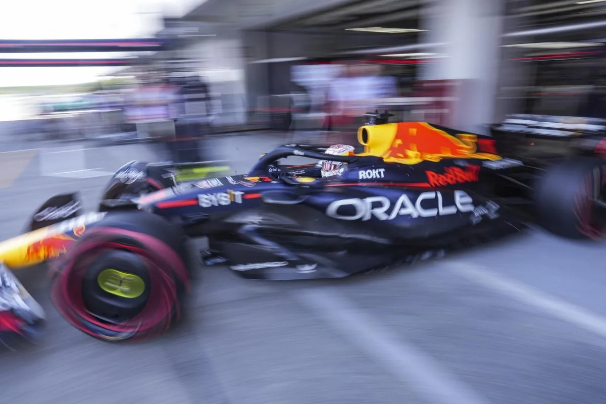 Verstappen lidera tercer entrenamiento en Suzuka con Sainz sexto y Mclaren pidiendo paso