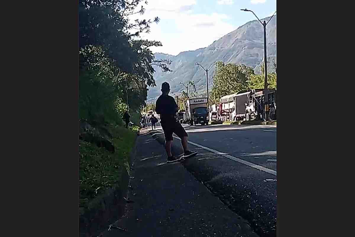 Un motociclista fallece al chocar contra un separador en la autopista Medellín – Bogotá