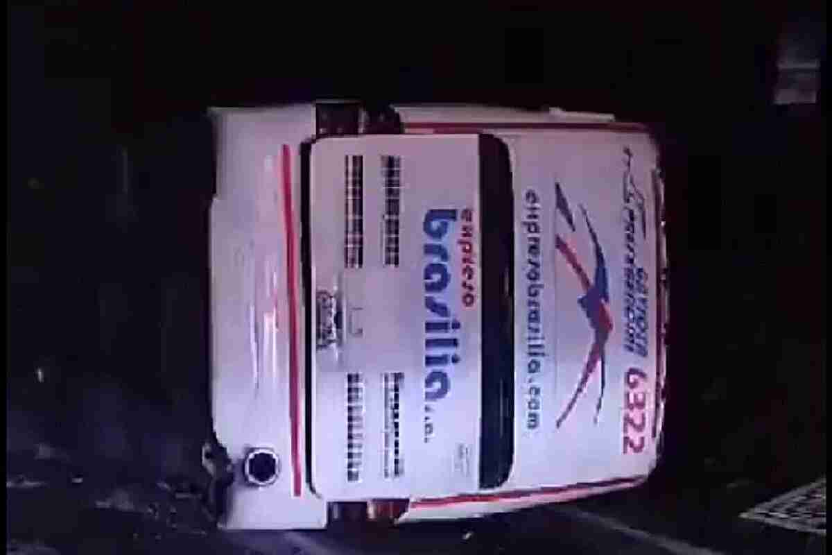 Volcamiento de bus de Brasilia deja una mujer muerta y 3 heridos en la vía Bucaramanga-San Alberto