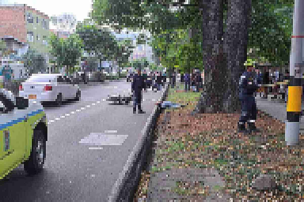 Mujer motociclista perdió la vida al estrellarse en la calle Colombia
