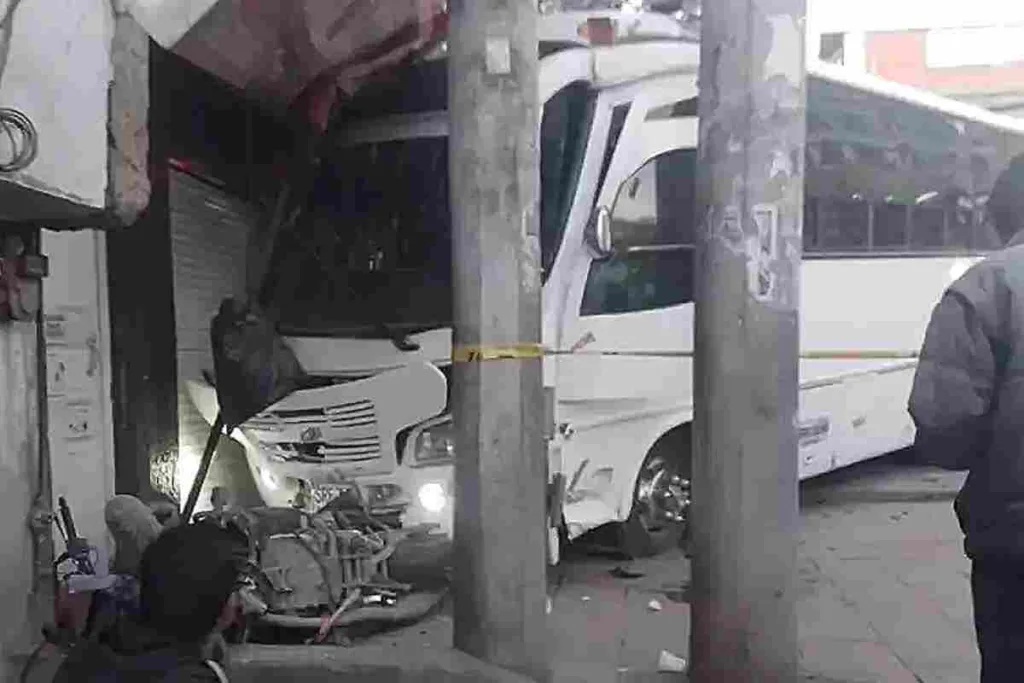 Bogotá: Bus escolar se queda sin frenos y causa la muerte de dos personas en Ciudad Bolívar