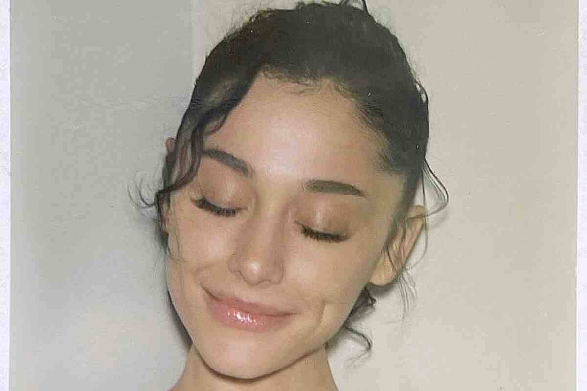 Ariana Grande revela que se inyectó relleno de labios y bótox, pero que lo dejó en 2018