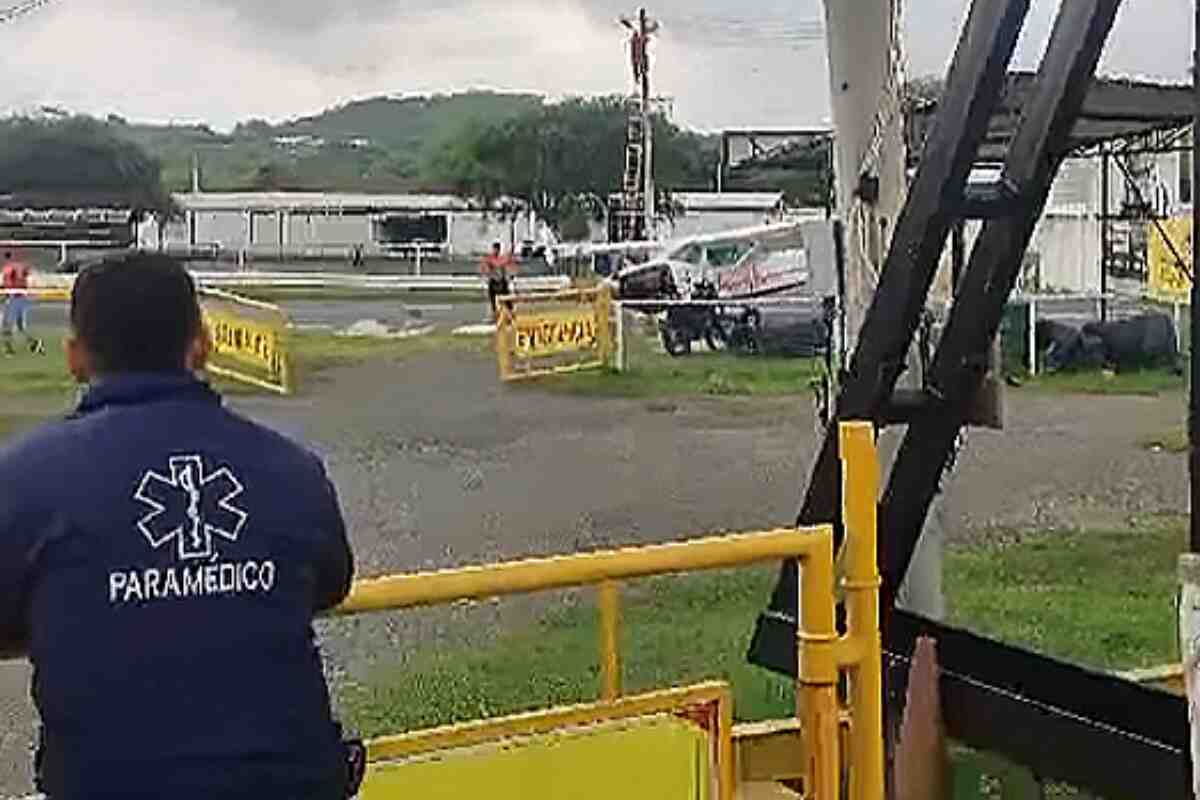 Piloto salva su vida al aterrizar de emergencia una avioneta en autódromo de Puerto Colombia